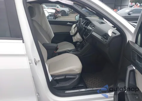 2020 Volkswagen Tiguan 2.0T Se/2.0T Se R-Line Black/2.0T Sel из США, поврежденный, VIN 3VV2B7AX1LM136812